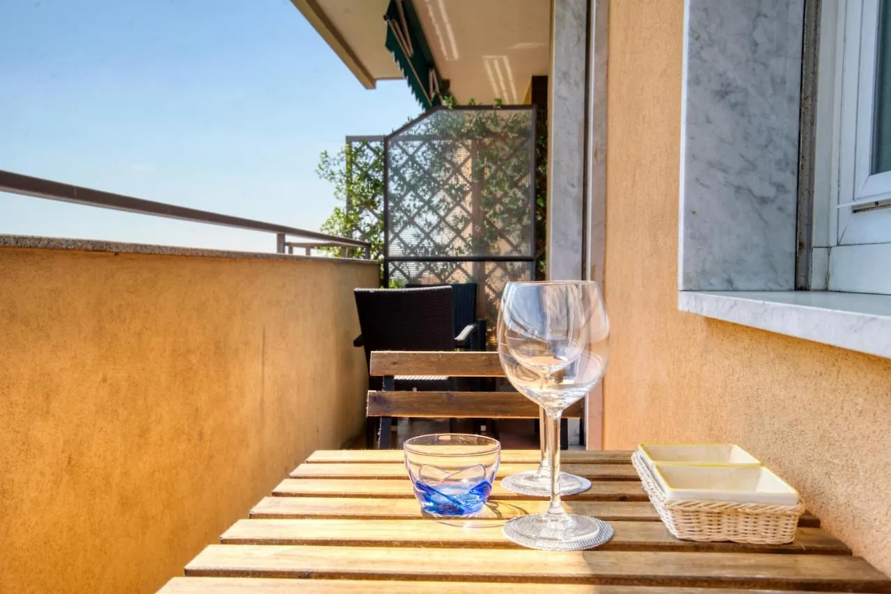 CaseOspitali - CASA LUCE a due passi dal SAN RAFFAELE - 1 bedroom e divano in soggiorno Vimodrone Appartamento