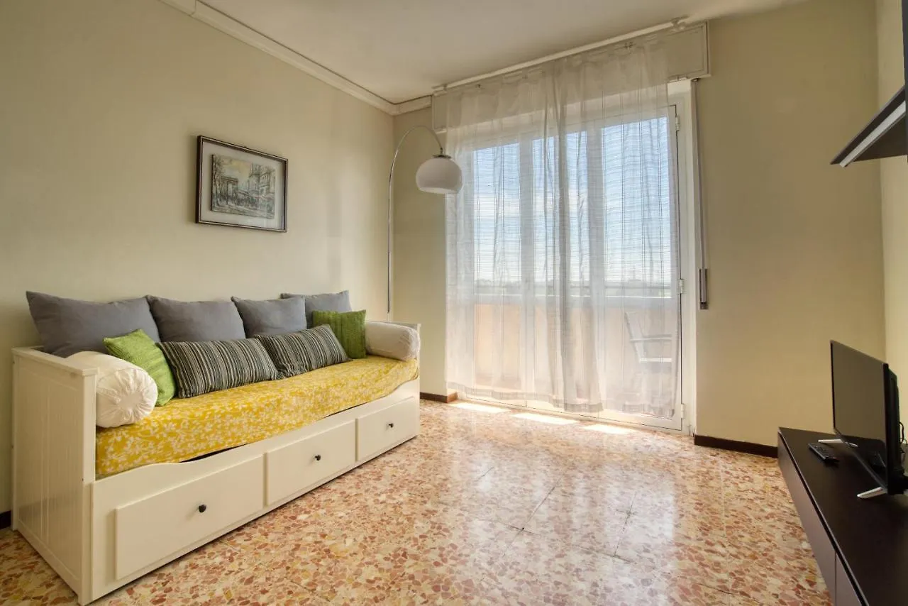 CaseOspitali - CASA LUCE a due passi dal SAN RAFFAELE - 1 bedroom e divano in soggiorno Vimodrone Italia