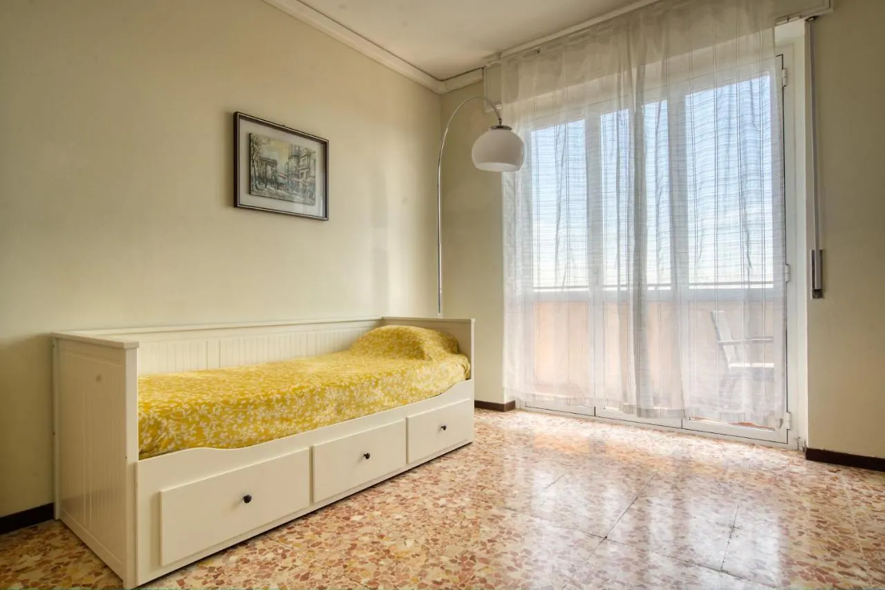 CaseOspitali - CASA LUCE a due passi dal SAN RAFFAELE - 1 bedroom e divano in soggiorno Vimodrone