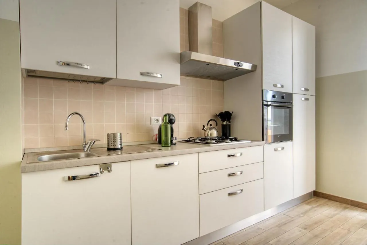 CaseOspitali - CASA LUCE a due passi dal SAN RAFFAELE - 1 bedroom e divano in soggiorno Vimodrone